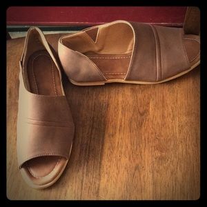 Brand New brown vegan leather sandals sz 6
